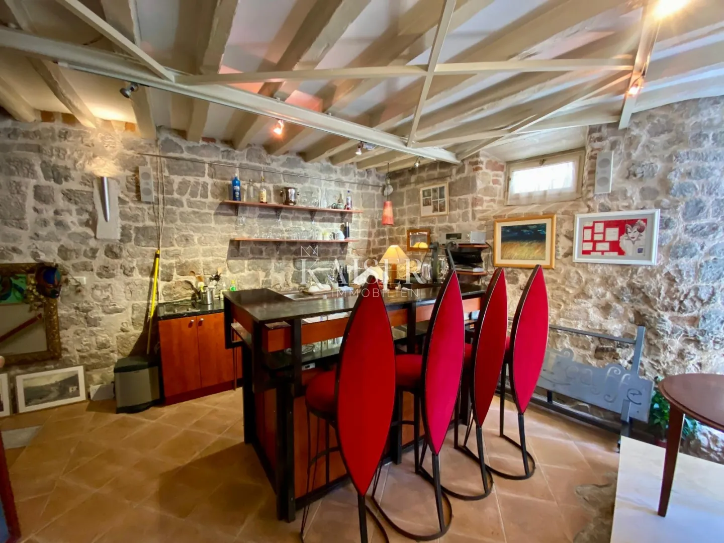 šibenik, stari grad - stan s kraljevskim pedigreom i tajnim prolazom 108m2 - slika 5