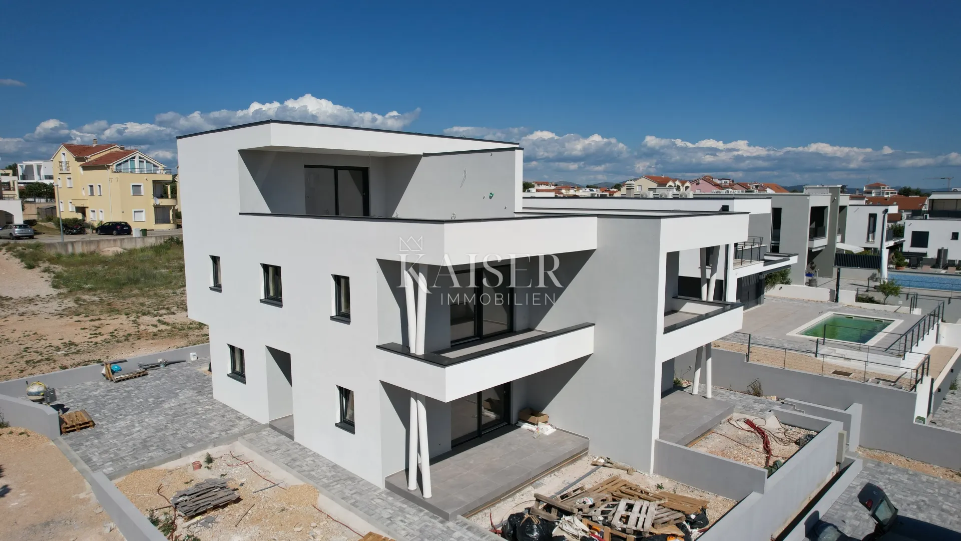 Vodice, Šibenik - Elitni dvoetažni stan s krovnom terasom i jacuzzijem