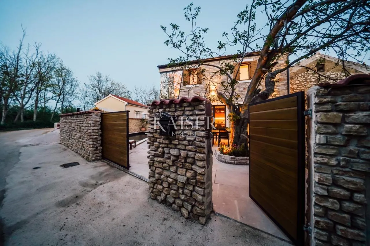 privlaka - zadar, autentična kamena vila s grijanim bazenom - slika 6