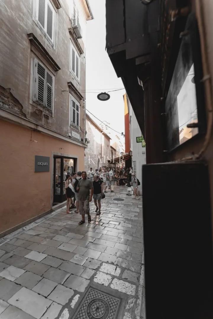 zadar – poluotok | trosoban stan u povijesnoj jezgri - slika 24