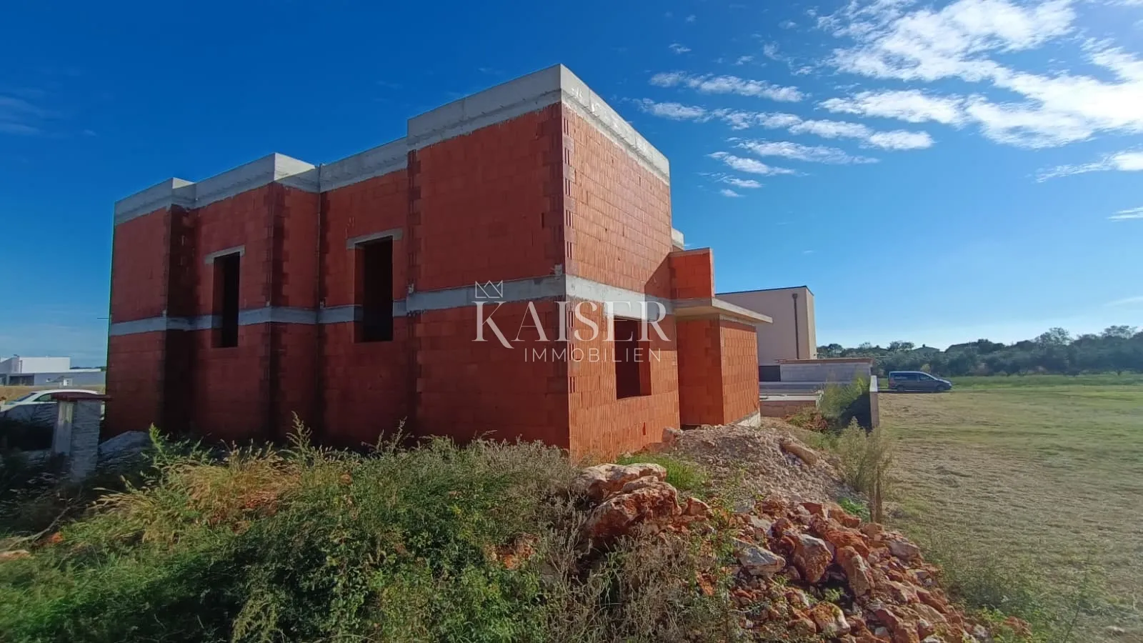 Istra, Pula- moderna dvojna kuća 120m2 s bazenom i terasom