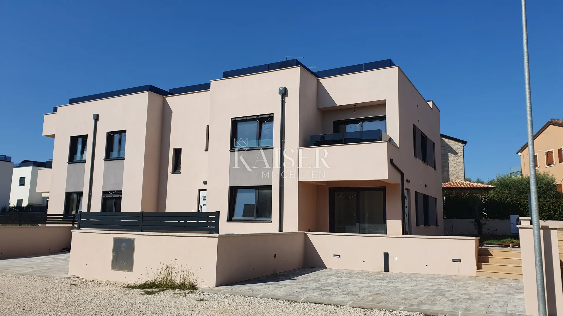 Istra - Poreč, trosoban stan u prizemlju 1 km od mora