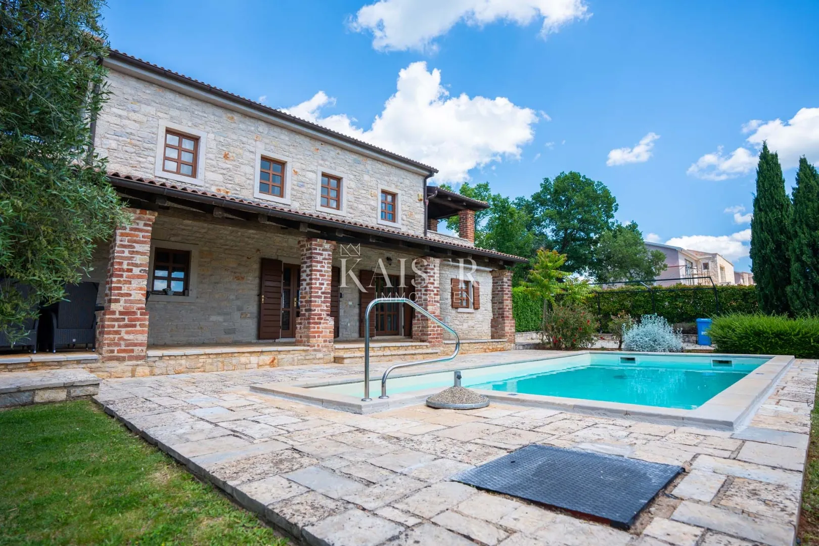 poreč, istra,okolica, prekrasna kamena vila sa bazenom - slika 1