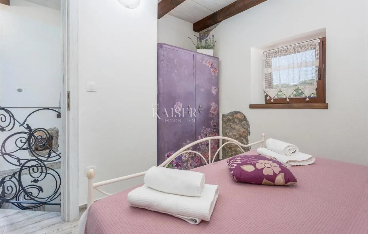 otok krk, okolica krka - adaptirana kamena kuća 80m2 - slika 9