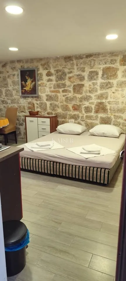 šibenik, tisno - apartmanska kuća u nizu - slika 6