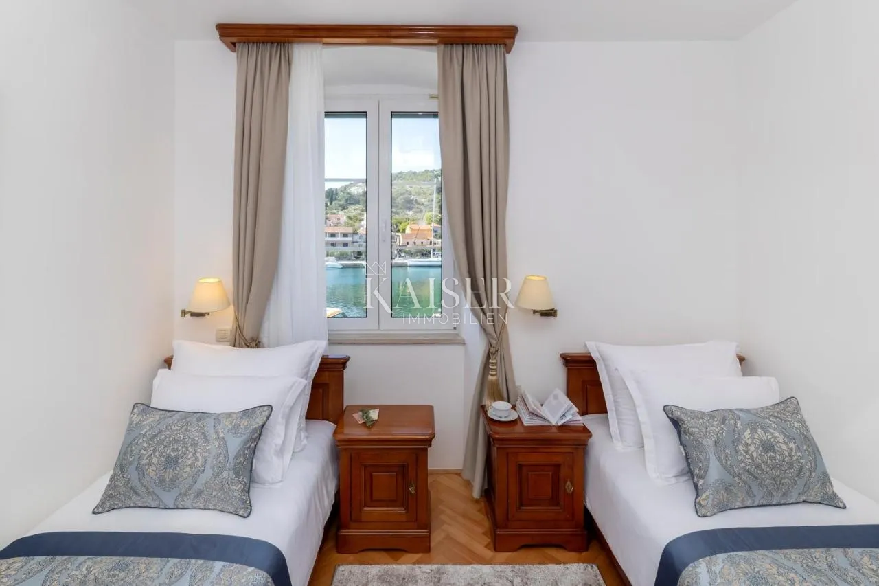 šibenik - hotel prvi red do mora - slika 12