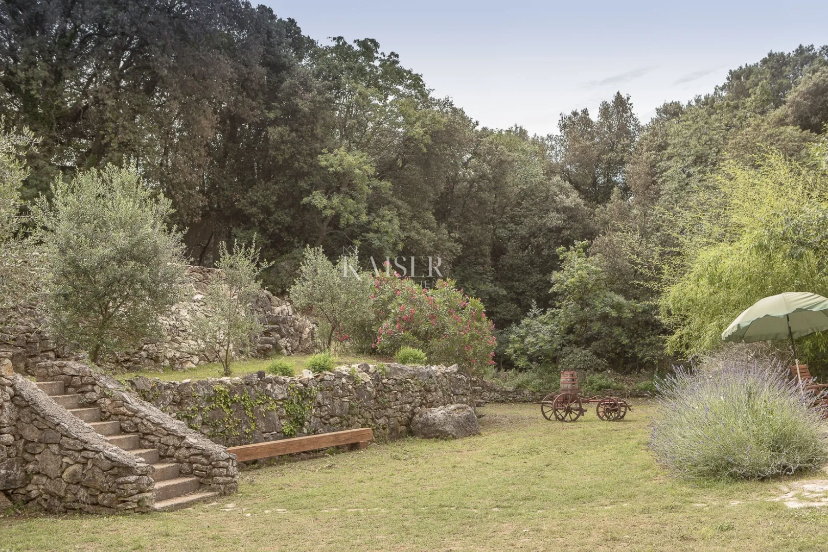 pula, istra- jedinstvena vila 258m2 s okućnicom 2459m2 - slika 35