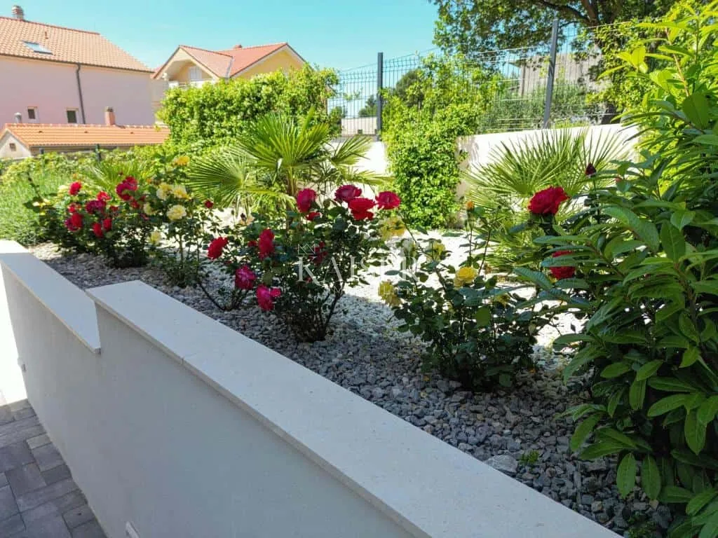 split - luksuzna vila s velikim bazenom - slika 36