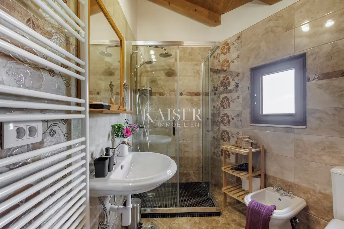 opatija, brseč - šarmantna kuća s predivnim pogledom na more, 120 m2 - slika 18