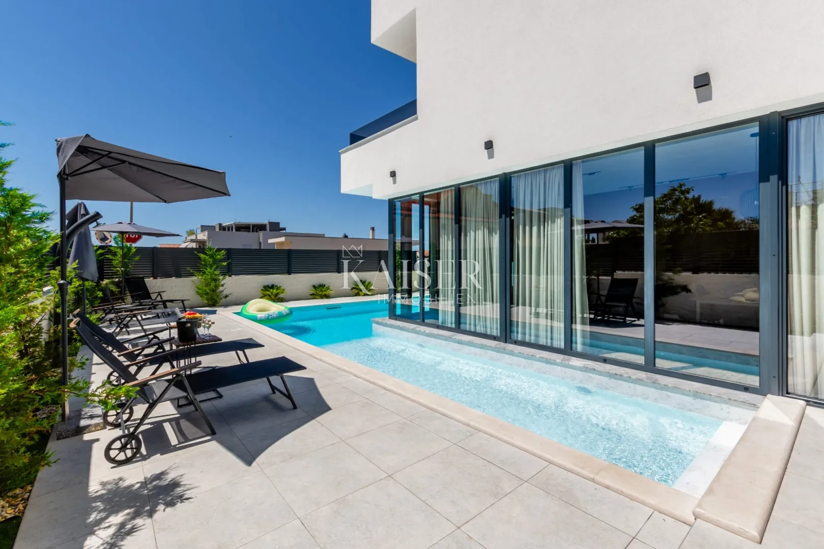 zadar – vrsi luksuzna vila 150 m od mora - slika 31
