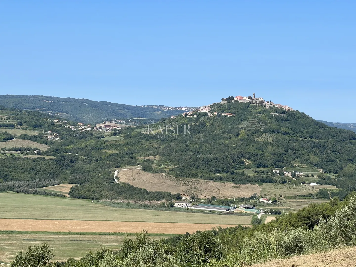 istra, motovun građevinsko zemljšte za 4 vile - slika 2