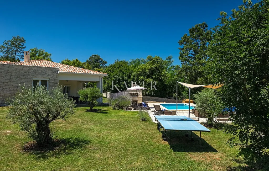 istra, okolica labina - vila s bazenom i okućnicom 4.260 m² - slika 7