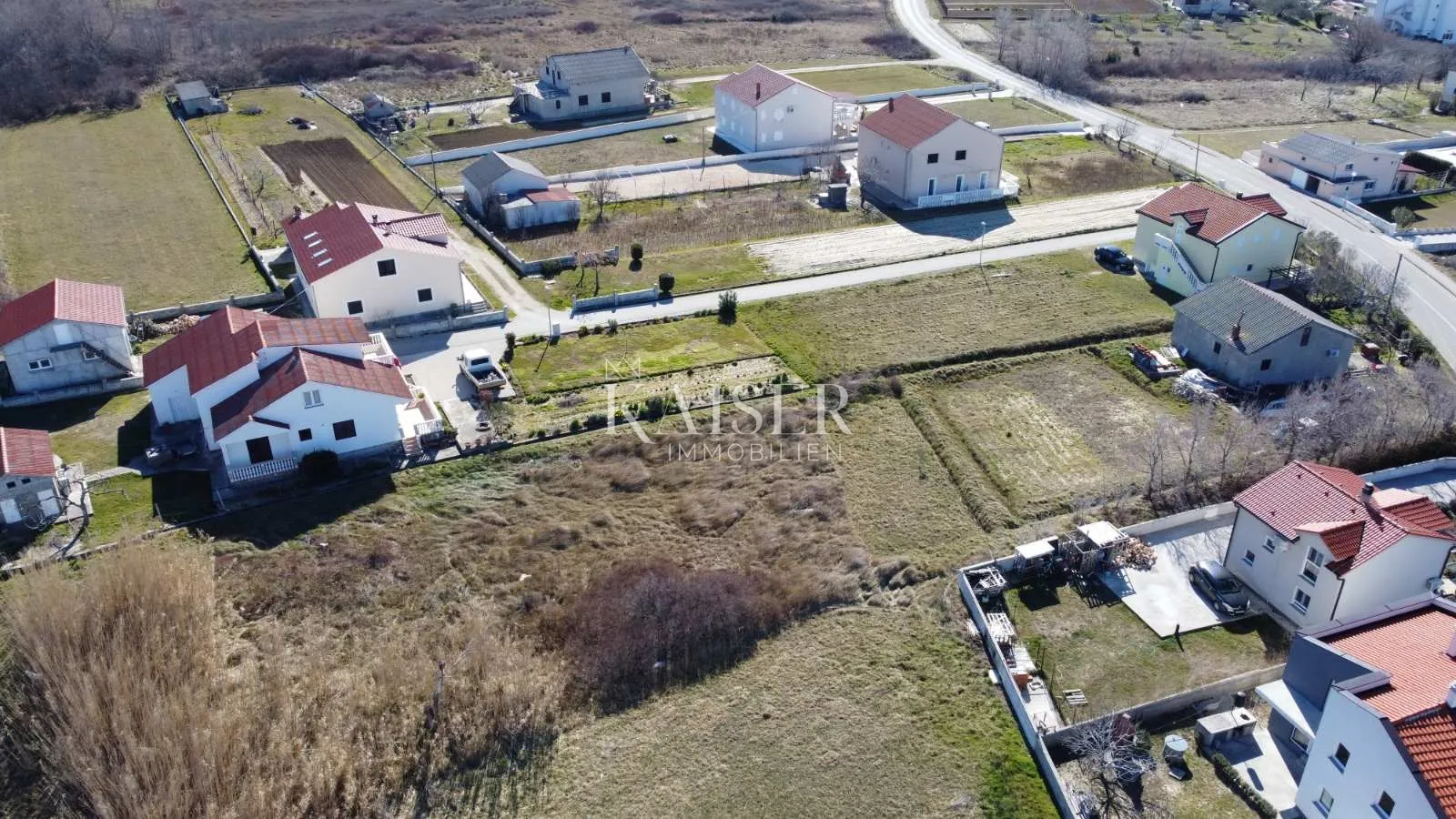 Zadar, Ljubač - spremno za gradnju atraktivno zemljište s građevinskom dozvolom 250 m od pješčane plaže - Ljubač, Ražanac