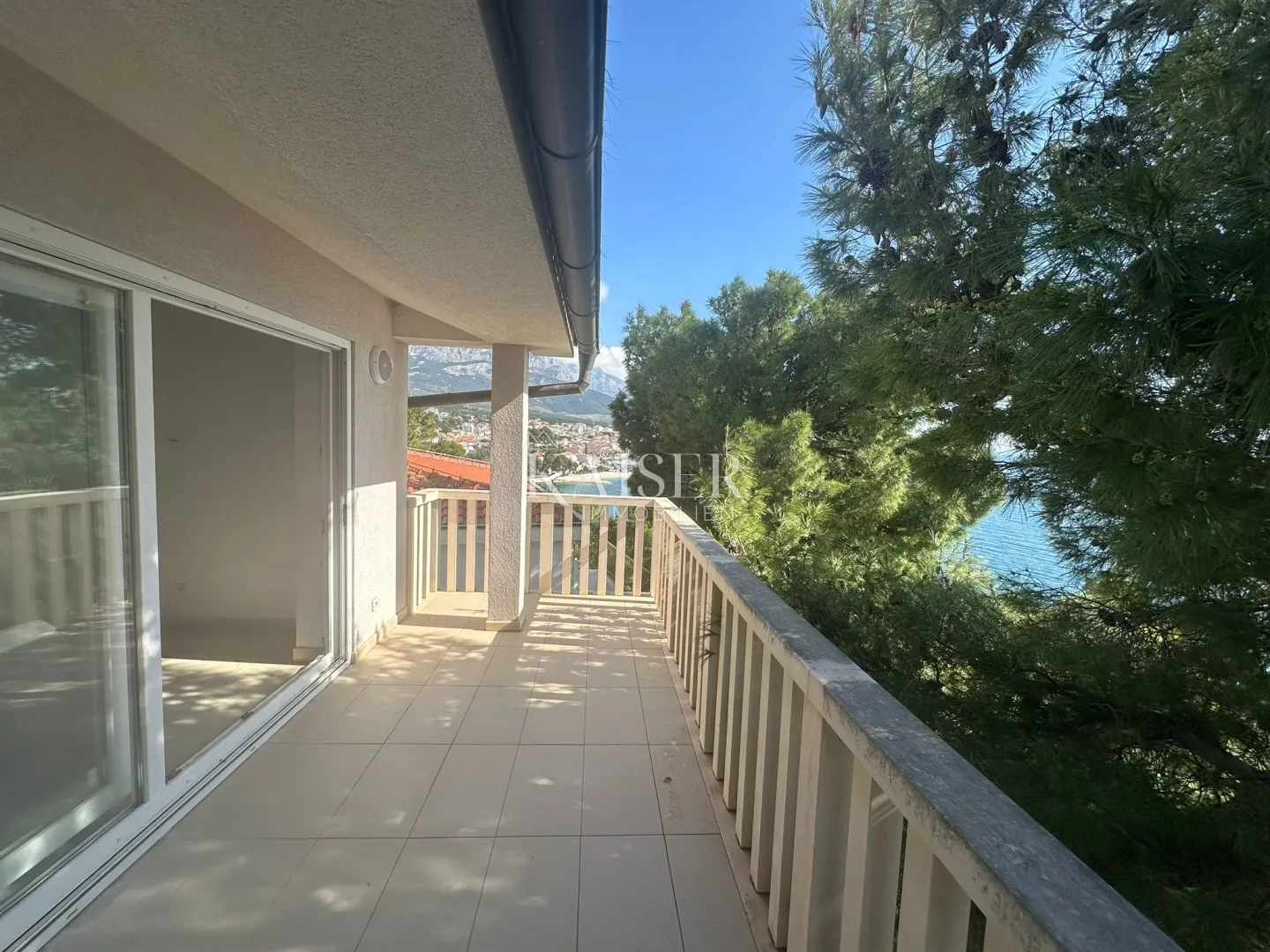 baška voda - penthouse 85m2, prvi red do mora, top lokacija - slika 19
