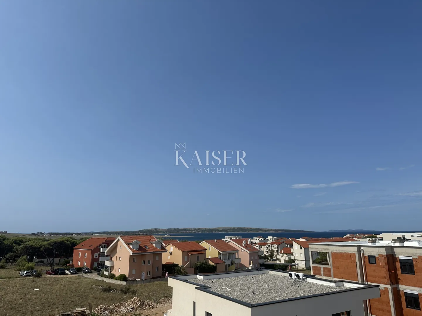 pag, povljana - trosobni stan, veliki balkon, 300 m od mora - slika 2
