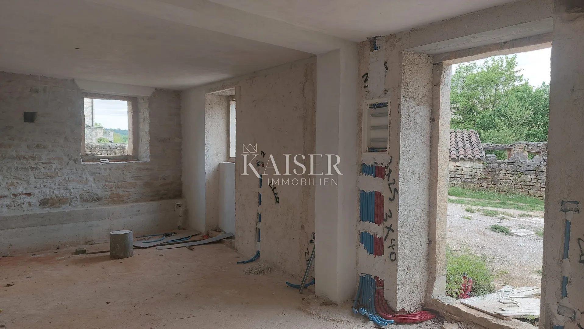 istra, grožnjan - samostojeća kamena kuća, 90m2, rohbau - slika 7