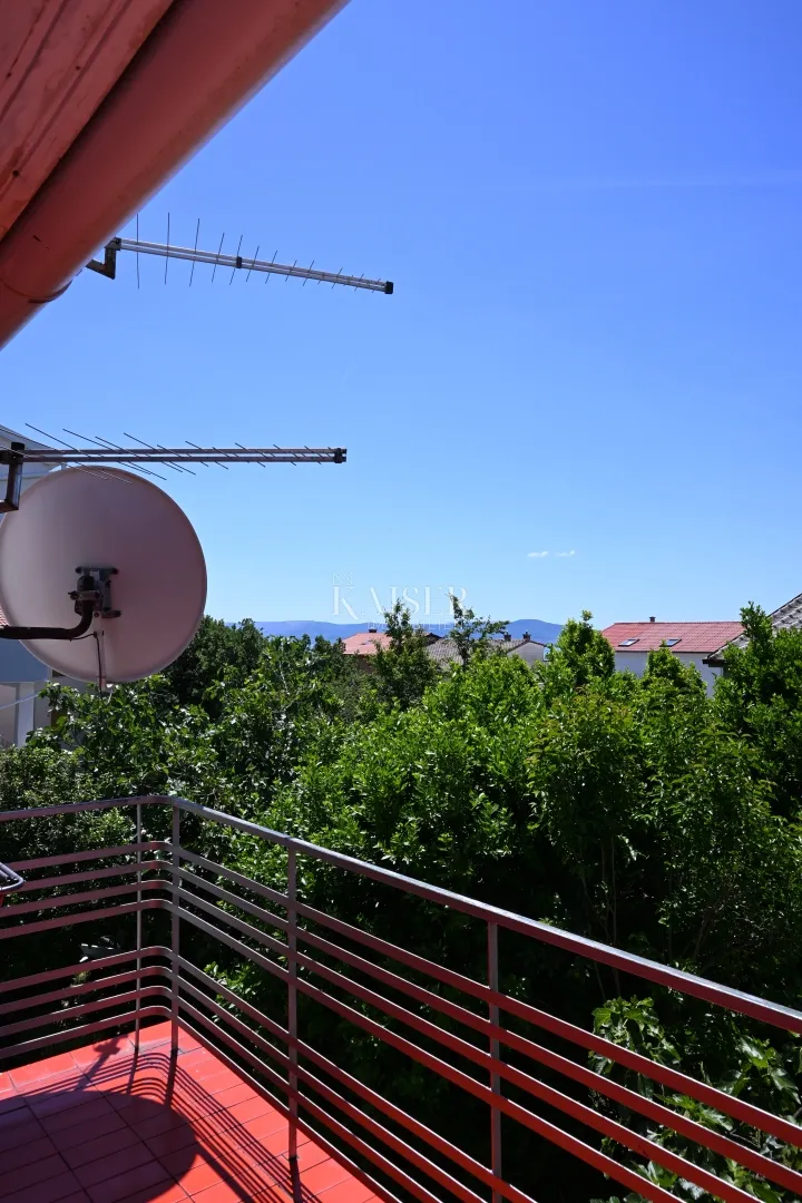 crikvenica - trosoban stan sa velikom okućnicom - slika 63