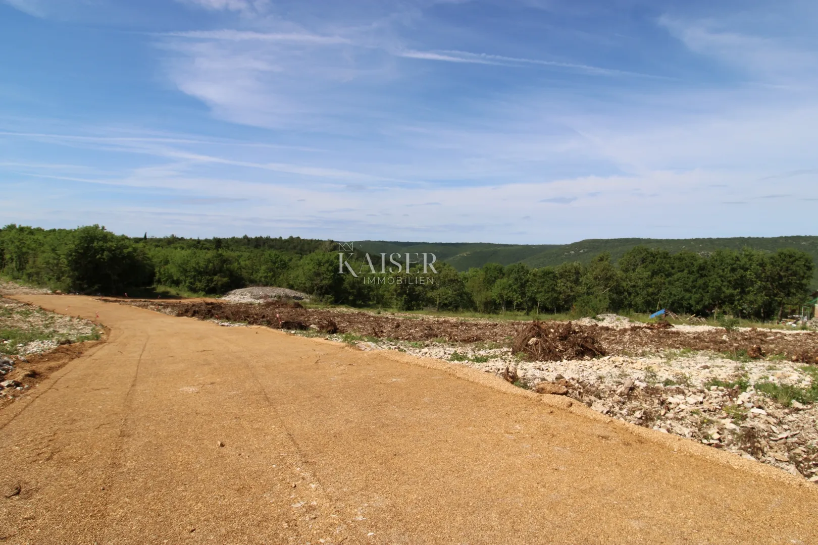 trget - građevinsko zemljište, 820 m2 - slika 2