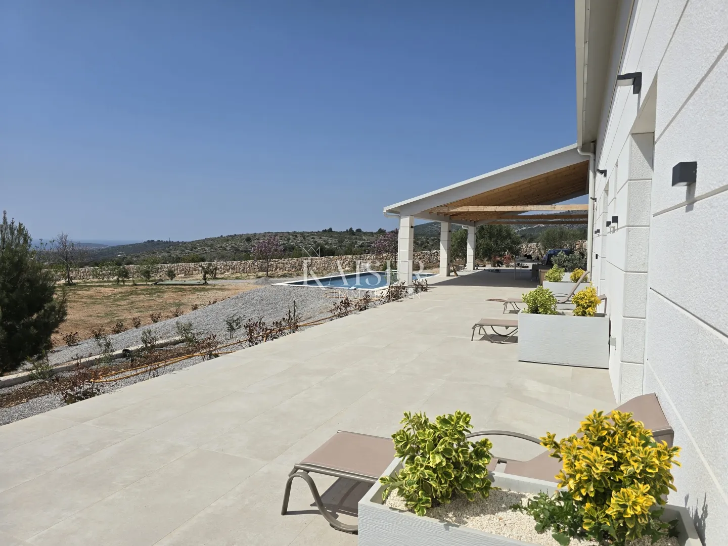 rogoznica- lukszuzna vila sa bazenom i teniskim terenom na 20000m2 - slika 140