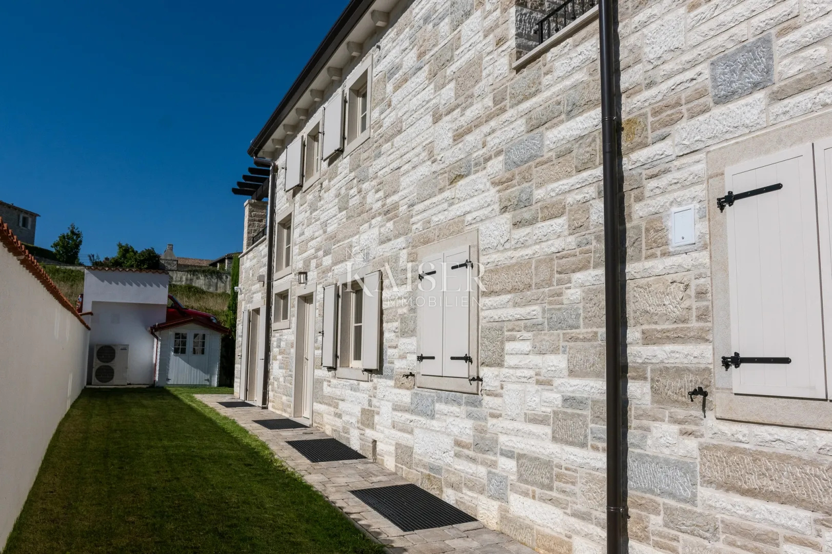 momjan, istra, luksuzna oaza na brežuljcima čarobnog momjana - slika 34