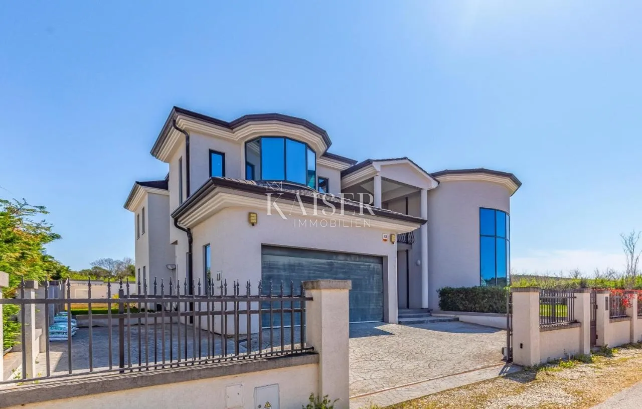 Istra, Medulin - ekskluzivna vila 300 m od mora, 500 m2