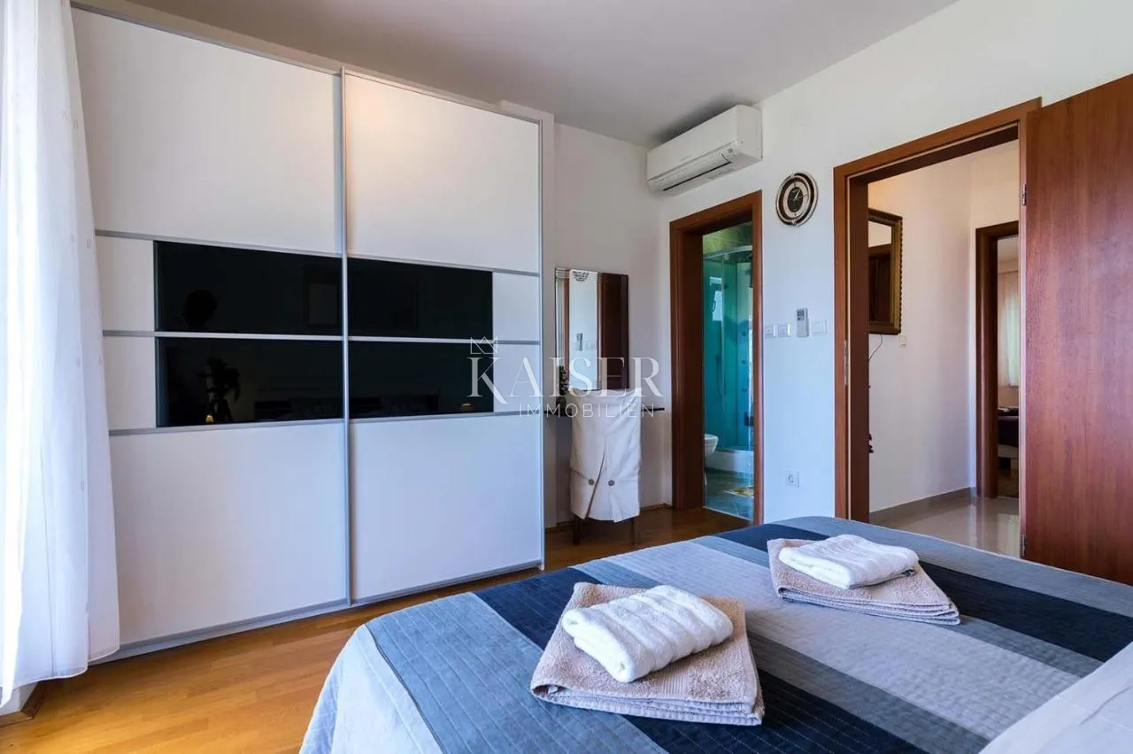 istra, pula- obiteljska kuća 250m² na atraktivnoj lokaciji s bazenom - slika 17
