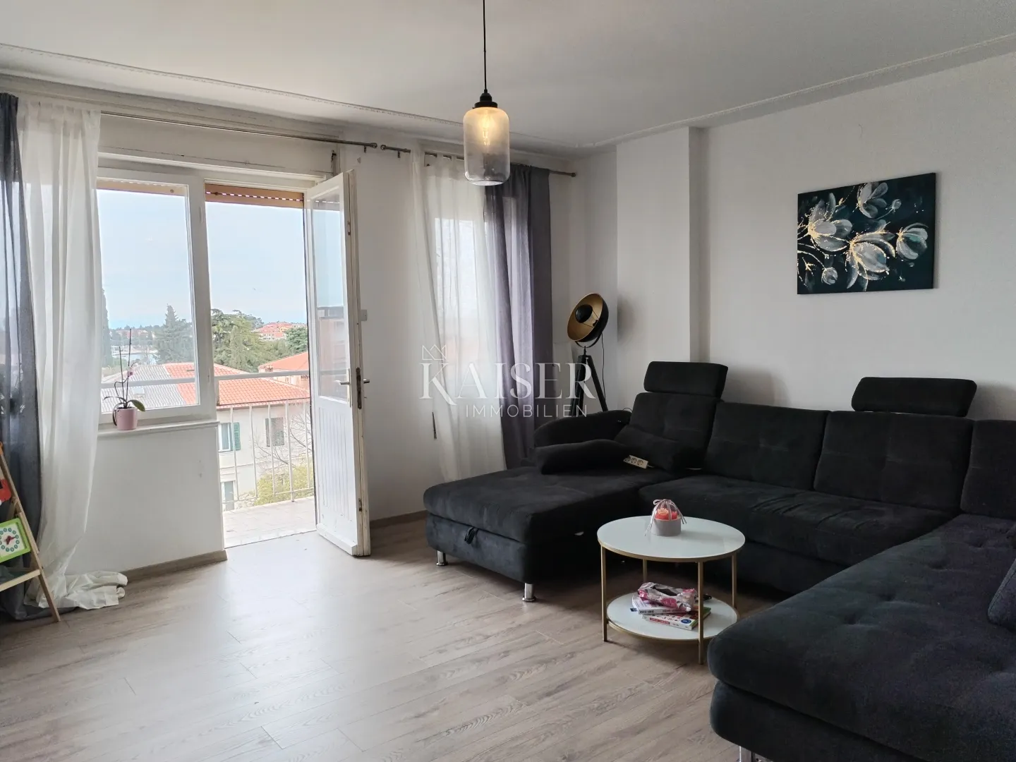 Istra, Umag, dvosoban stan s pogledom na more, 80m2