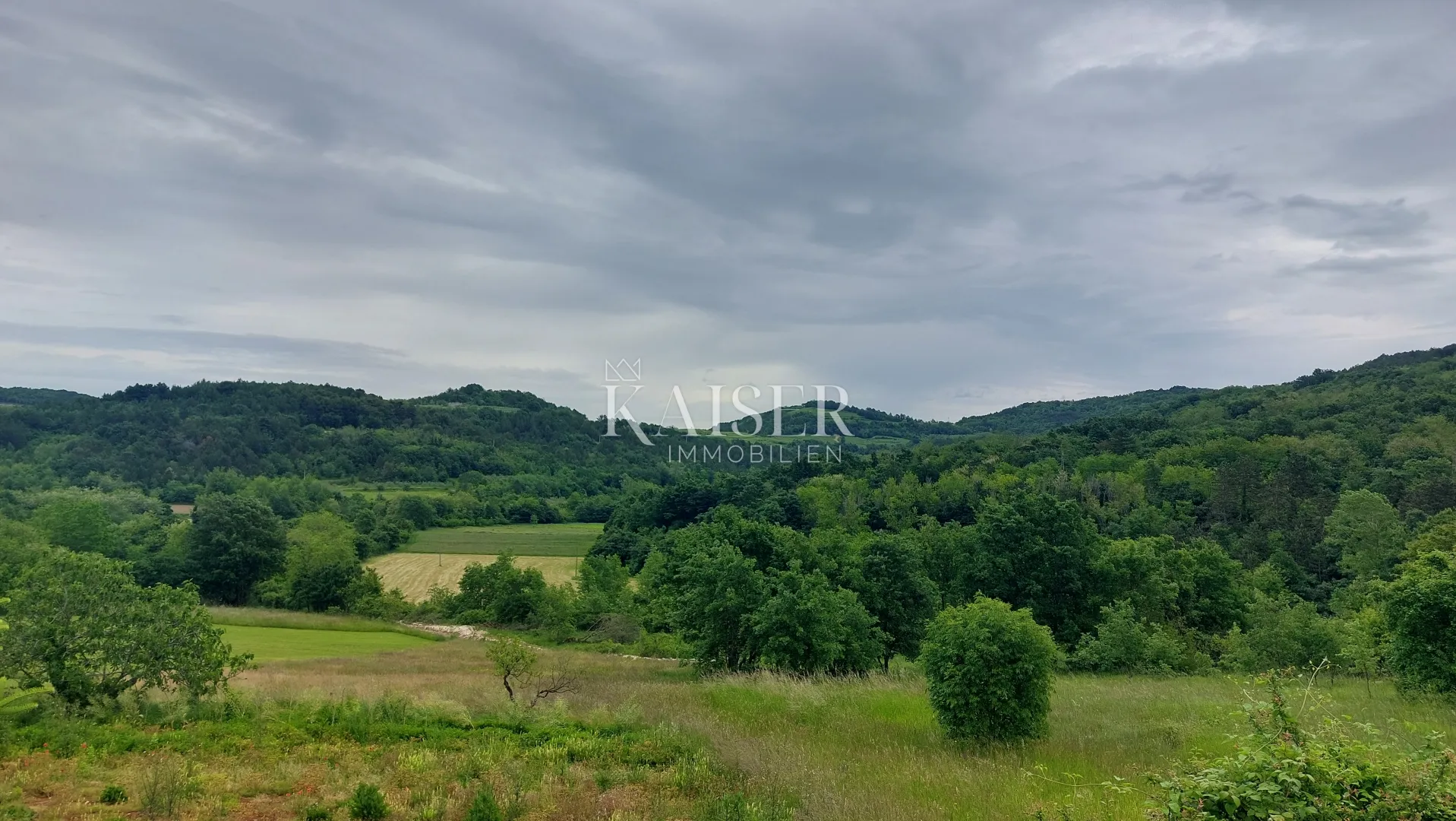istra, motovun okolica, karojba - građevinsko zemljište, 1.990 m2 - slika 2