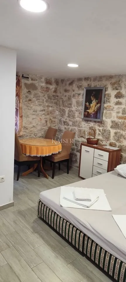 šibenik, tisno - apartmanska kuća u nizu - slika 4