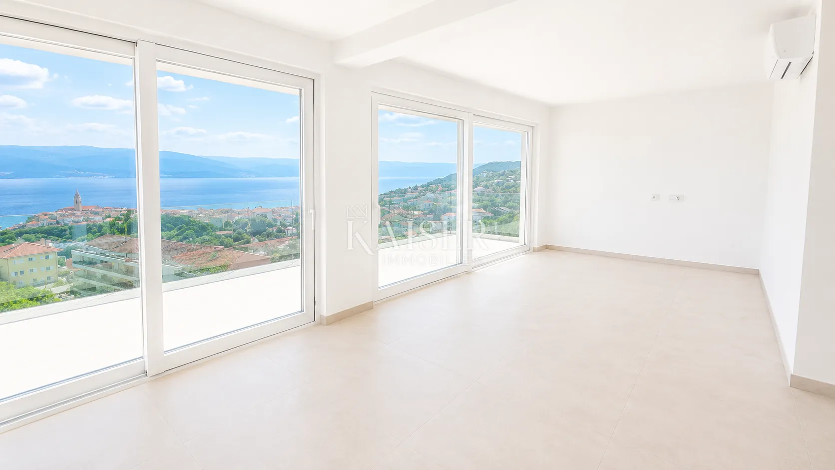 Otok Krk, Vrbnik - stan S4, 3S+DB sa okućnicom i pogledom na more