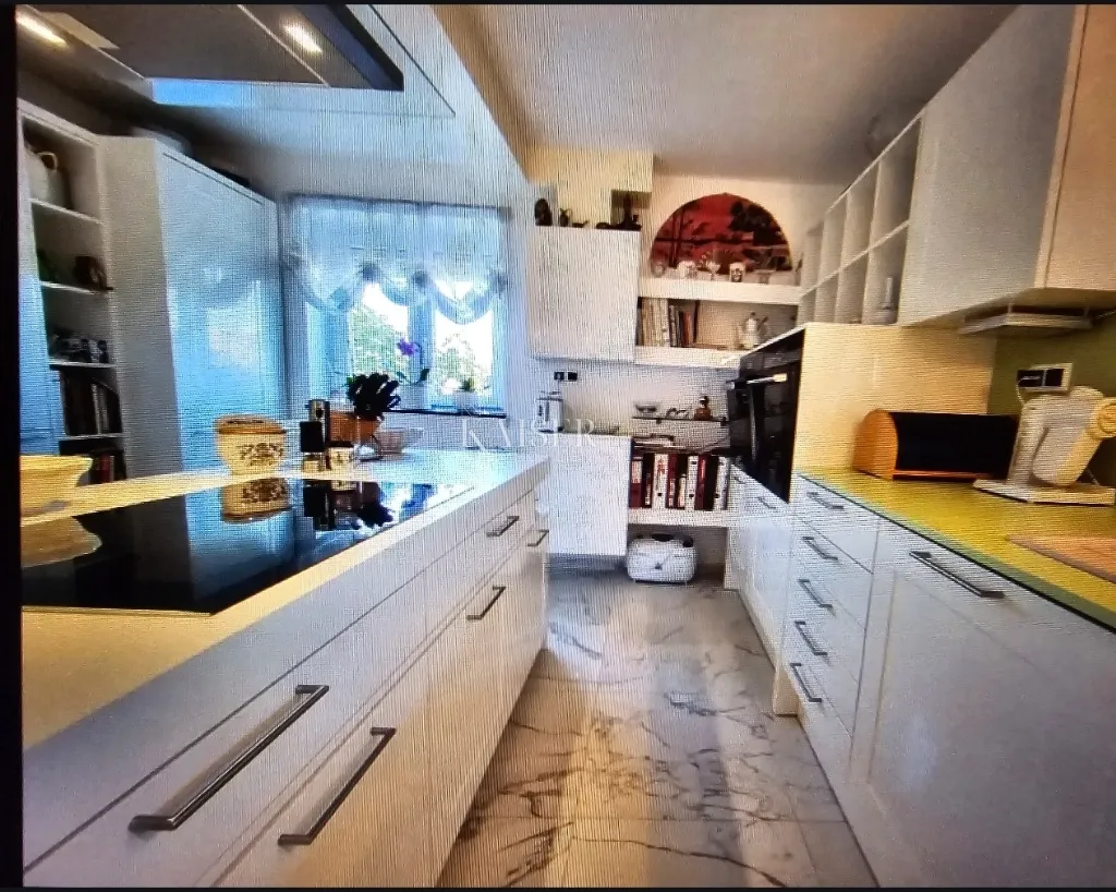 zadar, okolica - luksuzna vila sa uhodanim poslovanjem - slika 21