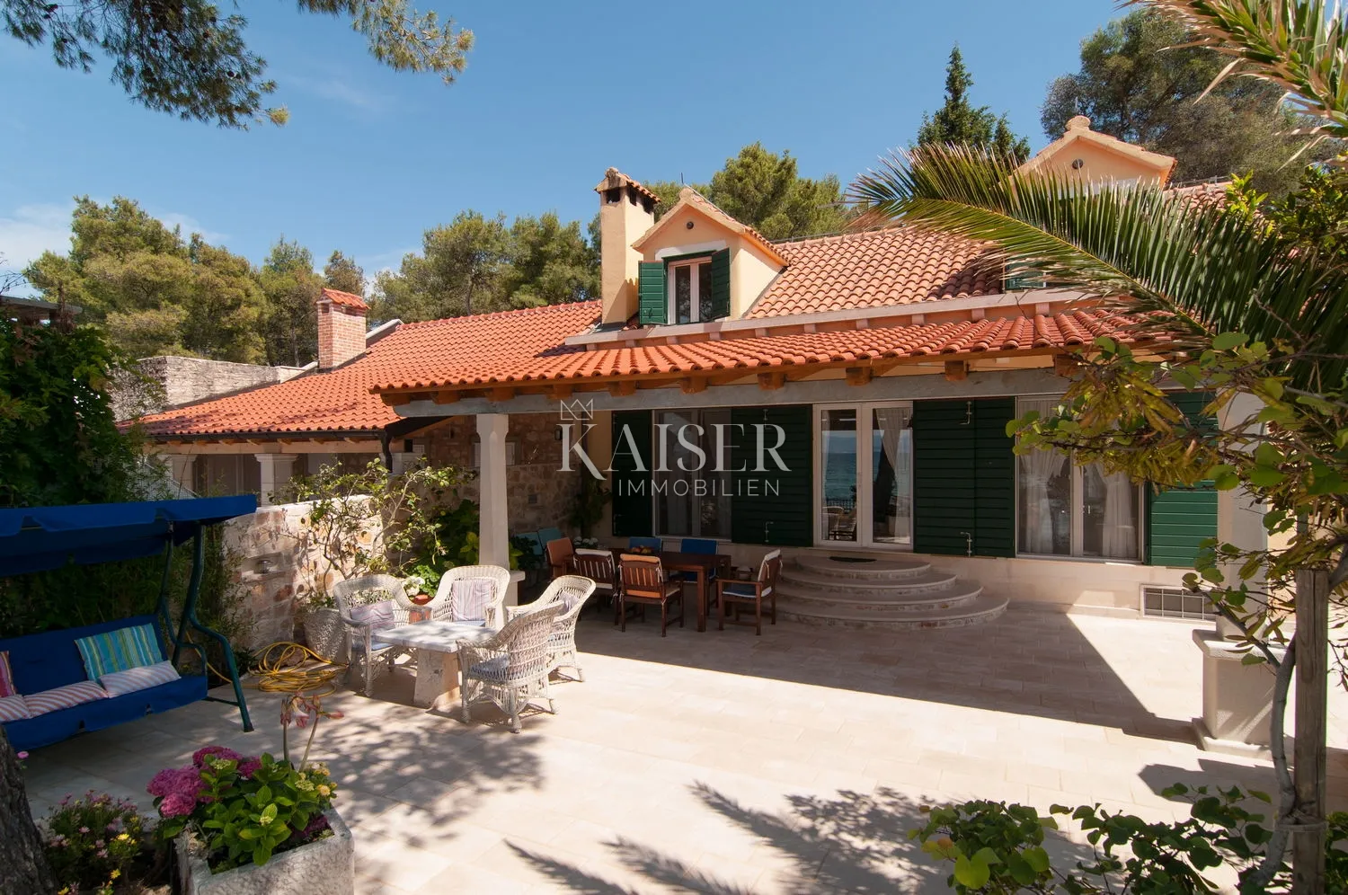 otok brač, supetar - villa sa bazenom prvi red do mora - slika 5