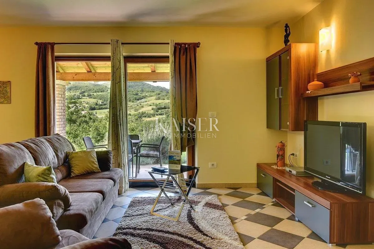istra, pazin okolica - kuća 270m2 sa bazenom i prekrasnom okućnicom - slika 12