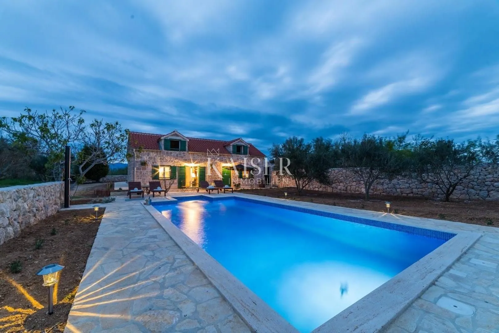 zadar – privlaka | kamena kuća s bazenom i mediteranskim vrtom - slika 21