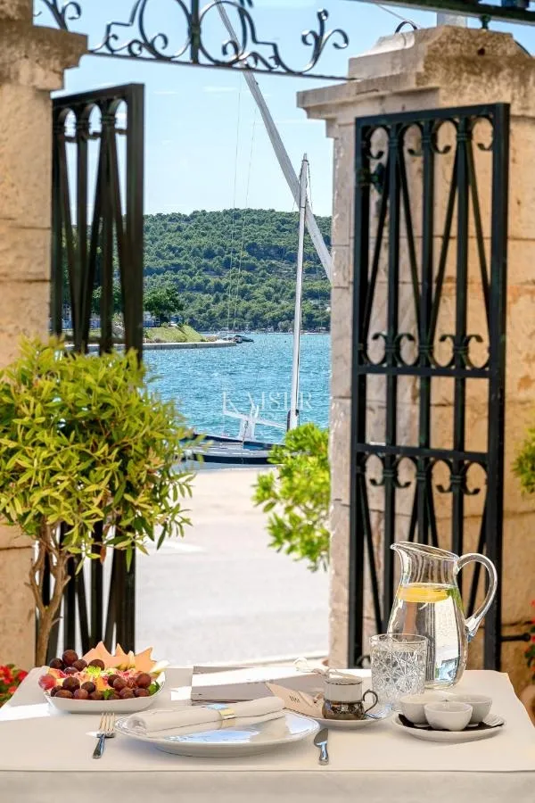 šibenik - hotel prvi red do mora - slika 5