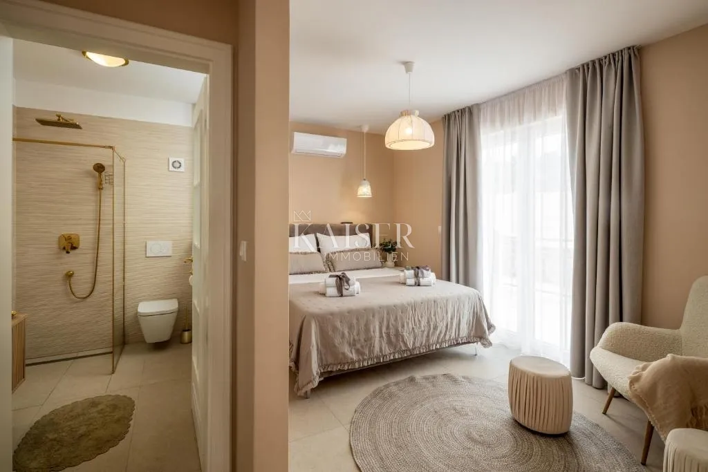 šibenik-rogoznica – ražanj: autentična vila 230 m² s bazenom, pogledom na more i luksuznim interijerom - slika 15