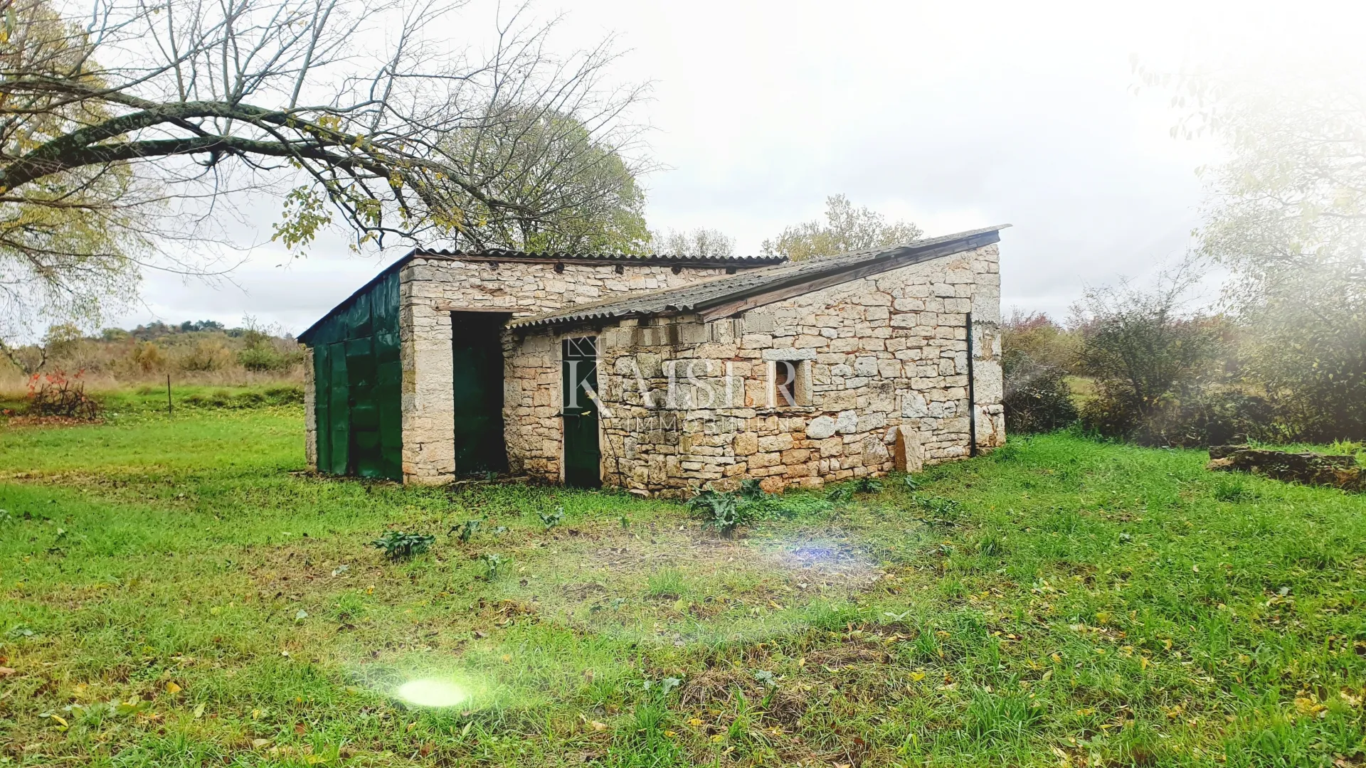 istra - višnjan, tri kamene kuće i zemljište 20.000 m2 - slika 6