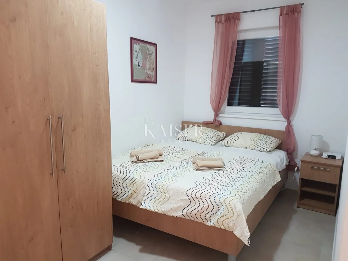 otok vir- kuća 220m2 ,s 3 apartmana - slika 17