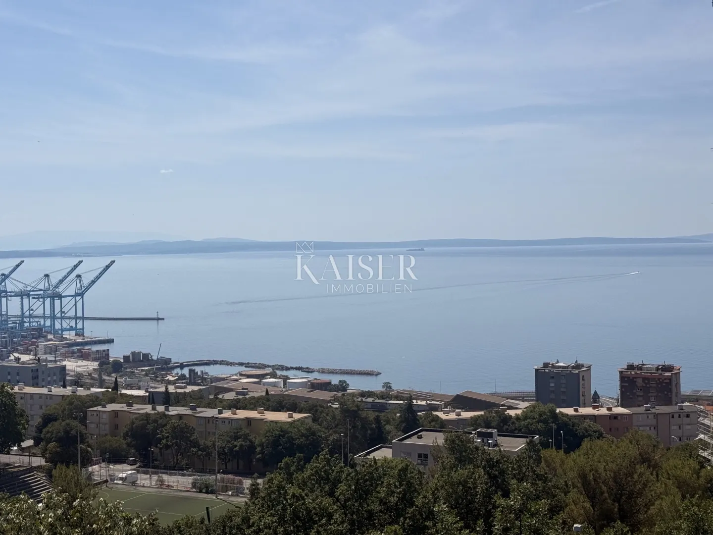 Rijeka, Turnić, 59 m², 5.kat – stan 2S+DB s balkonom i predivnim pogledom na cijleli Kvarner