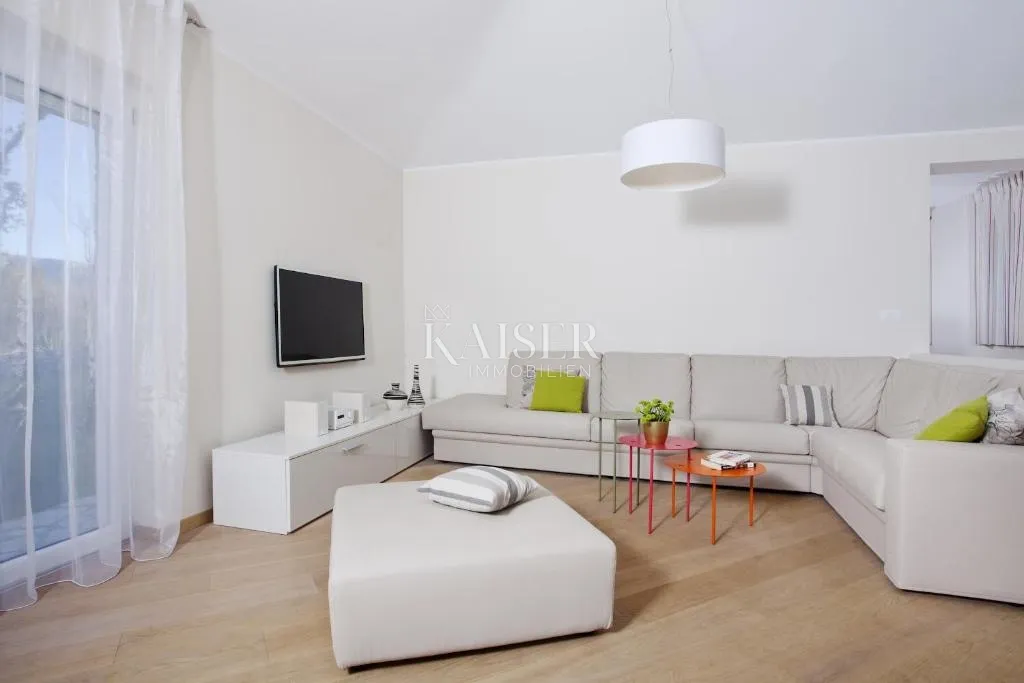 istra, okolica labina - vila s bazenom i okućnicom 4.260 m² - slika 11