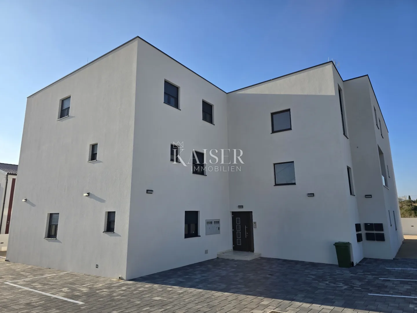 vodice, šibenik - moderan dvoetažni stan s privatnim vrtom - slika 19
