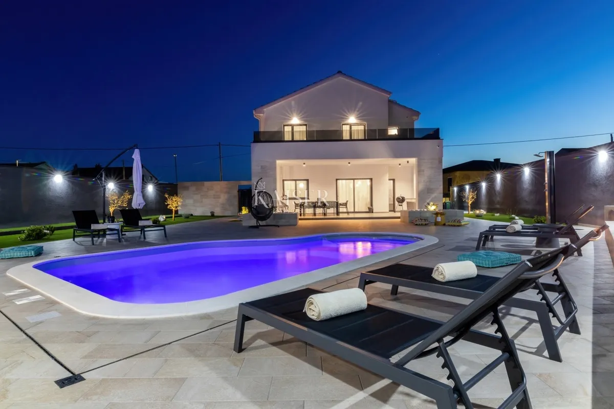 novi vinodolski - villa sa bazenom 300m2 - slika 34