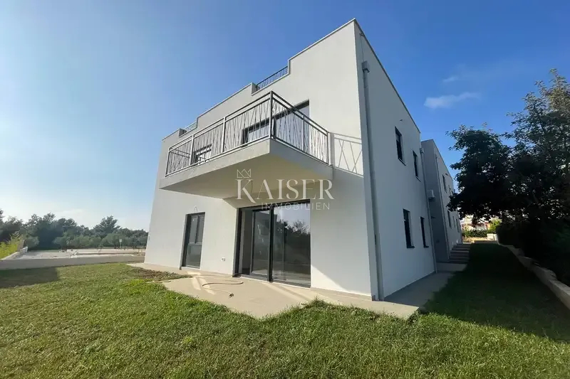 Istra, Poreč, Vabriga - stan u prizemlju 94m2 sa okućnicom 160m2 - Vabriga, Tar-Vabriga