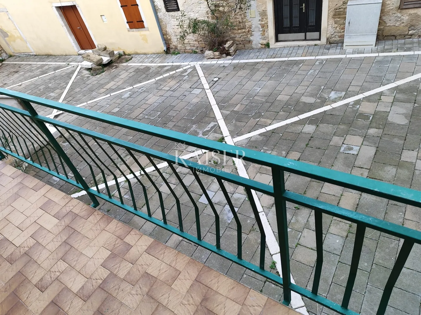 buje, istra, kuća u nizu u staroj jezgri grada - slika 12