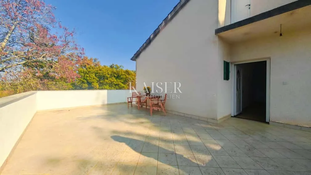 istra,poreč- kuća 200m2 s građevinskom parcelom 2600m2 - slika 5