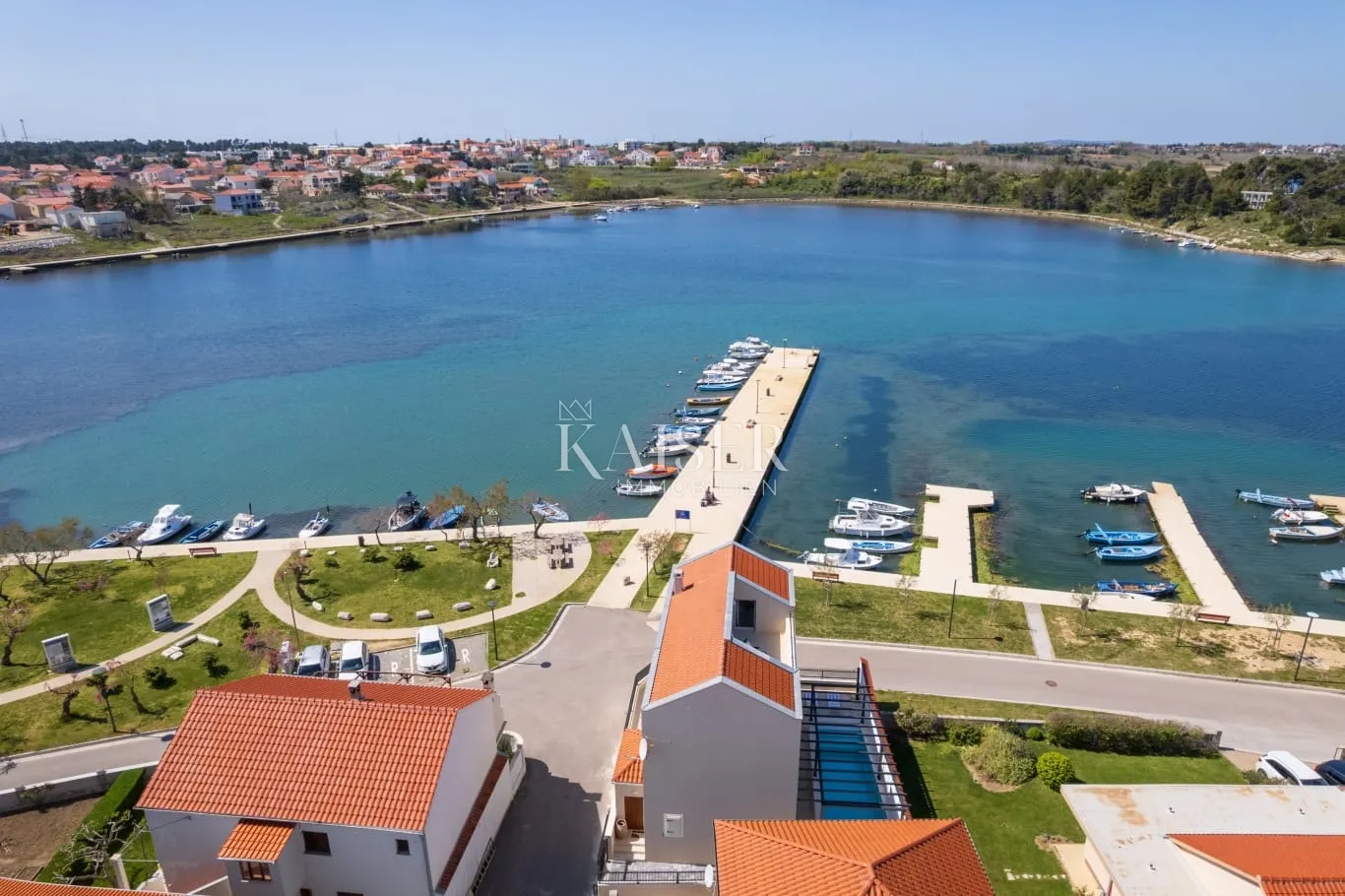 zadar, nin: luksuzna vila 1. red do mora s grijanim bazenom - slika 2