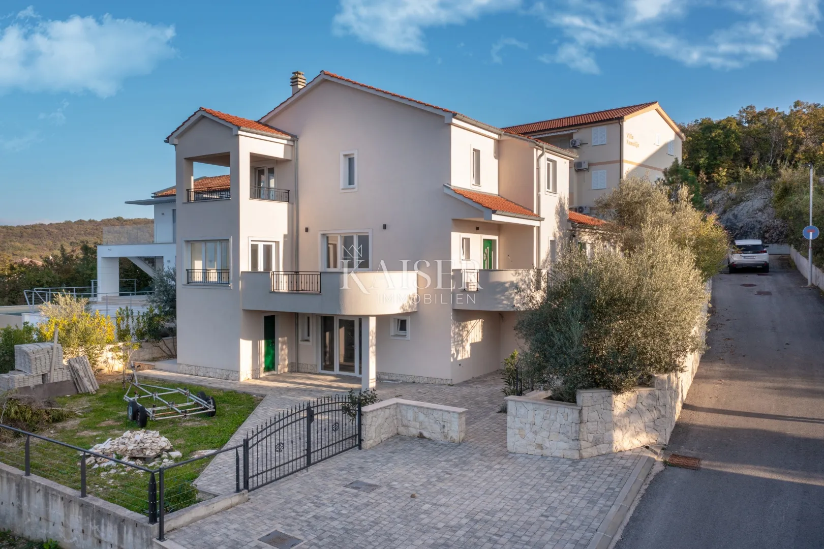 Krk, Klimno - kuća 266m2 na predivnoj lokaciji uz more - Klimno, Dobrinj