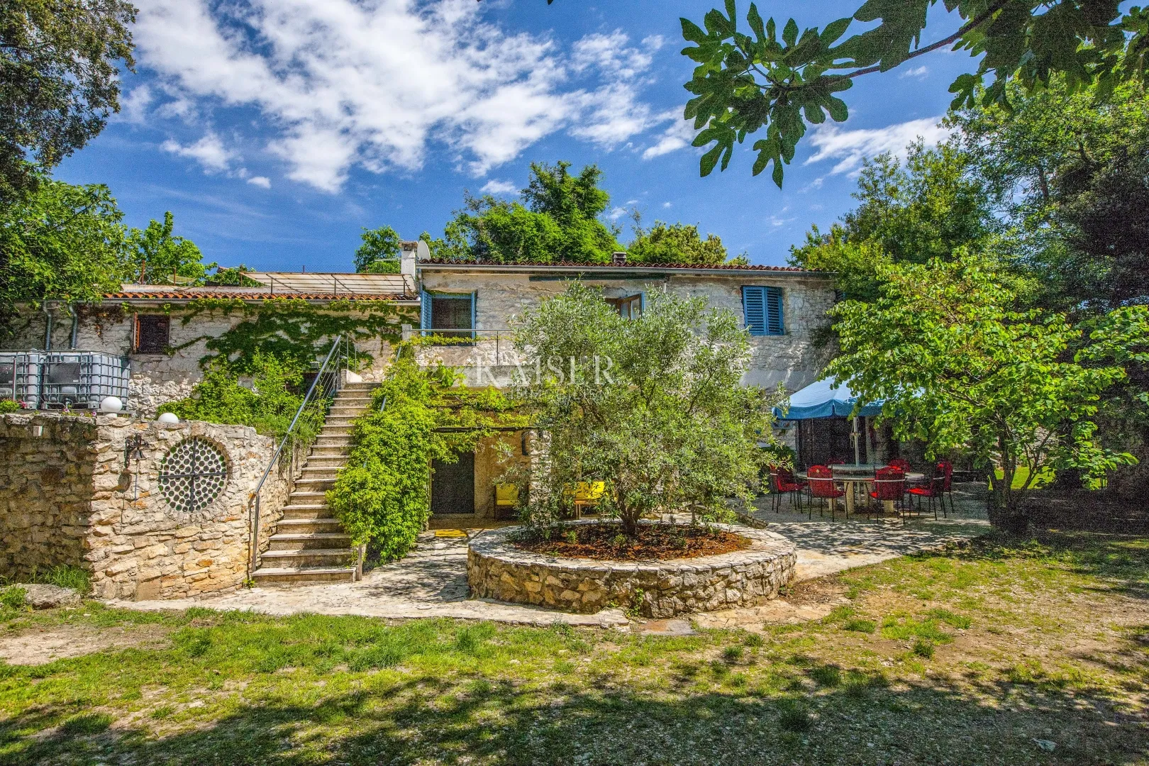 pula, istra- jedinstvena vila 258m2 s okućnicom 2459m2 - slika 39