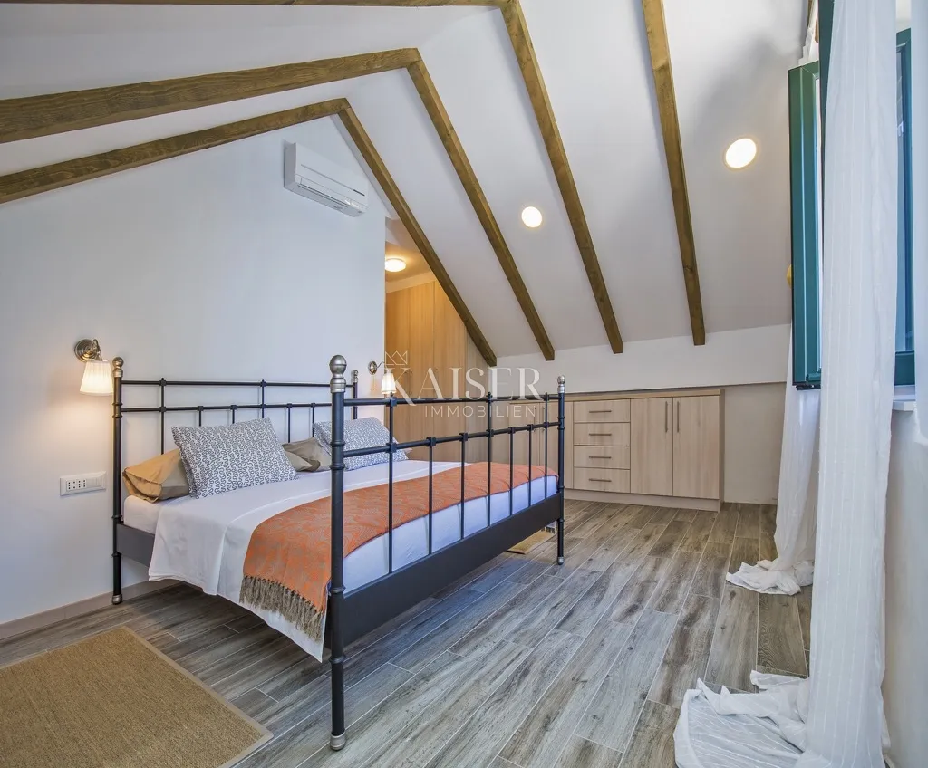 otok šipan - kamena kuća uz more - slika 12