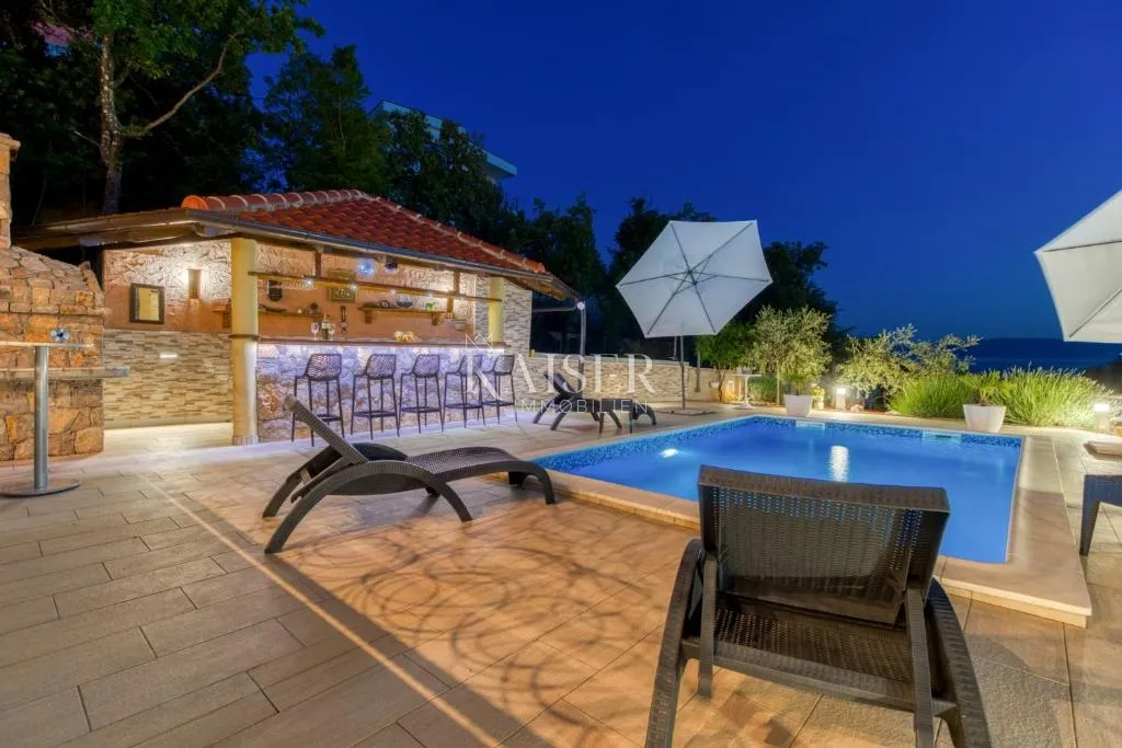 otok krk, omišalj- ekskluzivna kuća 260m2 pogled na more, bazen i privatnost - slika 22